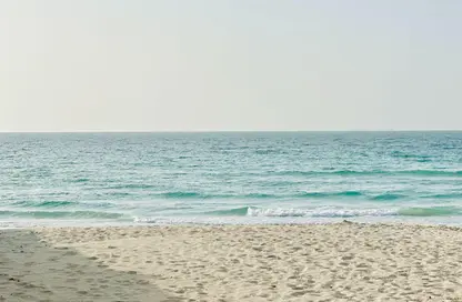 شقة - 2 غرف نوم - 3 حمامات للبيع في برج لا بلاج - الممزر - الشارقة - الشارقة