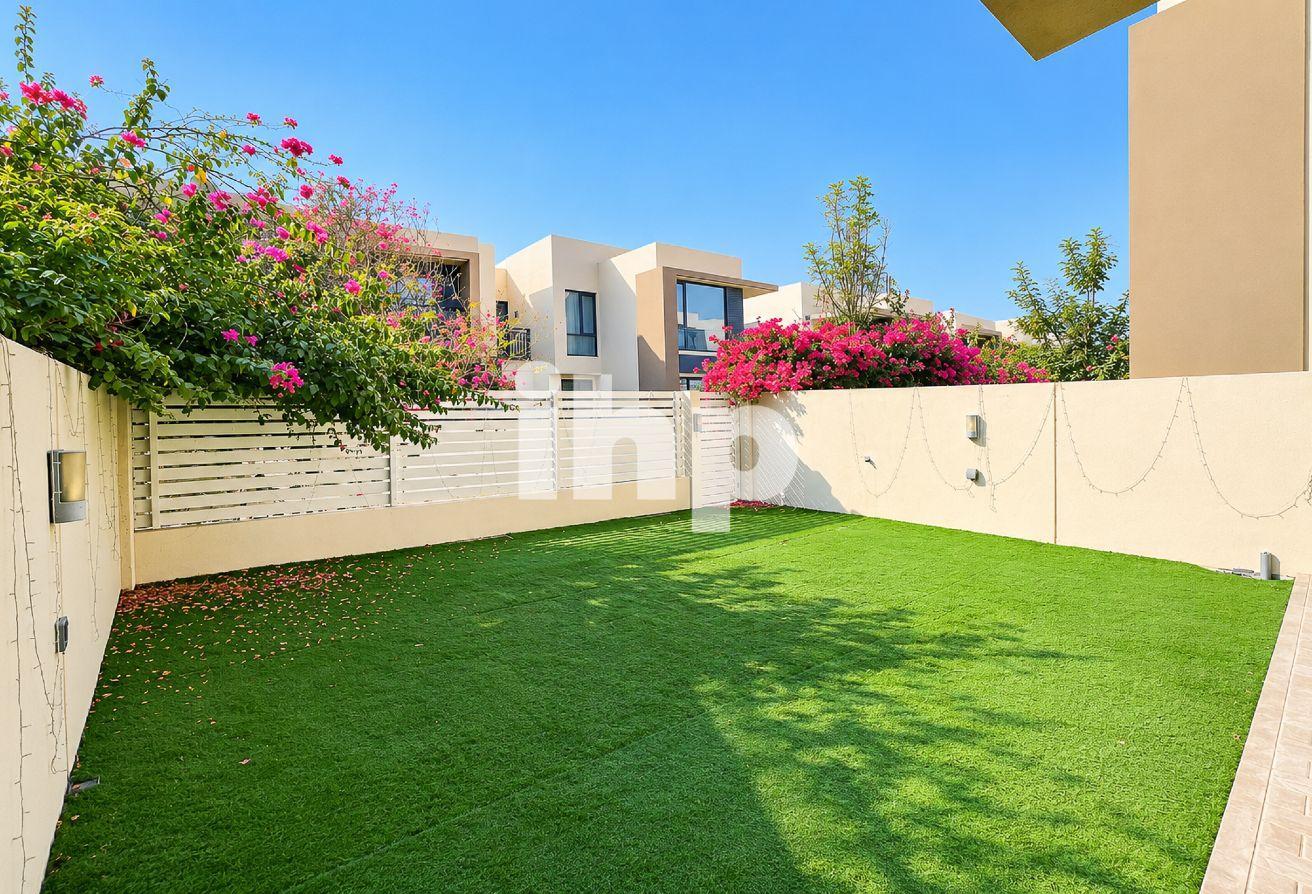 Vacant l Prime location l Facing garden photo 5