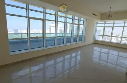 Apartment - 4 Bedrooms - 7 Bathrooms for rent in Al Majaz 1 - Al Majaz - Sharjah