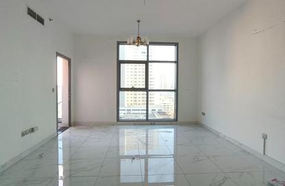 Apartment - 2 - 3 for rent in Lake Tower - Al Majaz 1 - Al Majaz - Sharjah Apartment - 2 - 3 for rent in Lake Tower - Al Majaz 1 - Al Majaz - Sharjah