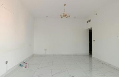 Apartment - 2 - 3 for rent in Lake Tower - Al Majaz 1 - Al Majaz - Sharjah Apartment - 2 - 3 for rent in Lake Tower - Al Majaz 1 - Al Majaz - Sharjah