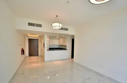 شقة - غرفة نوم - 2 حمامات للايجار في آمنة - مدينة الحبتور - الخليج التجاري - دبي