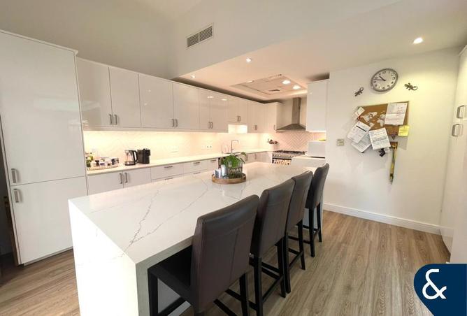 مطور | قطعة أرض كبيرة | متاح في مايو