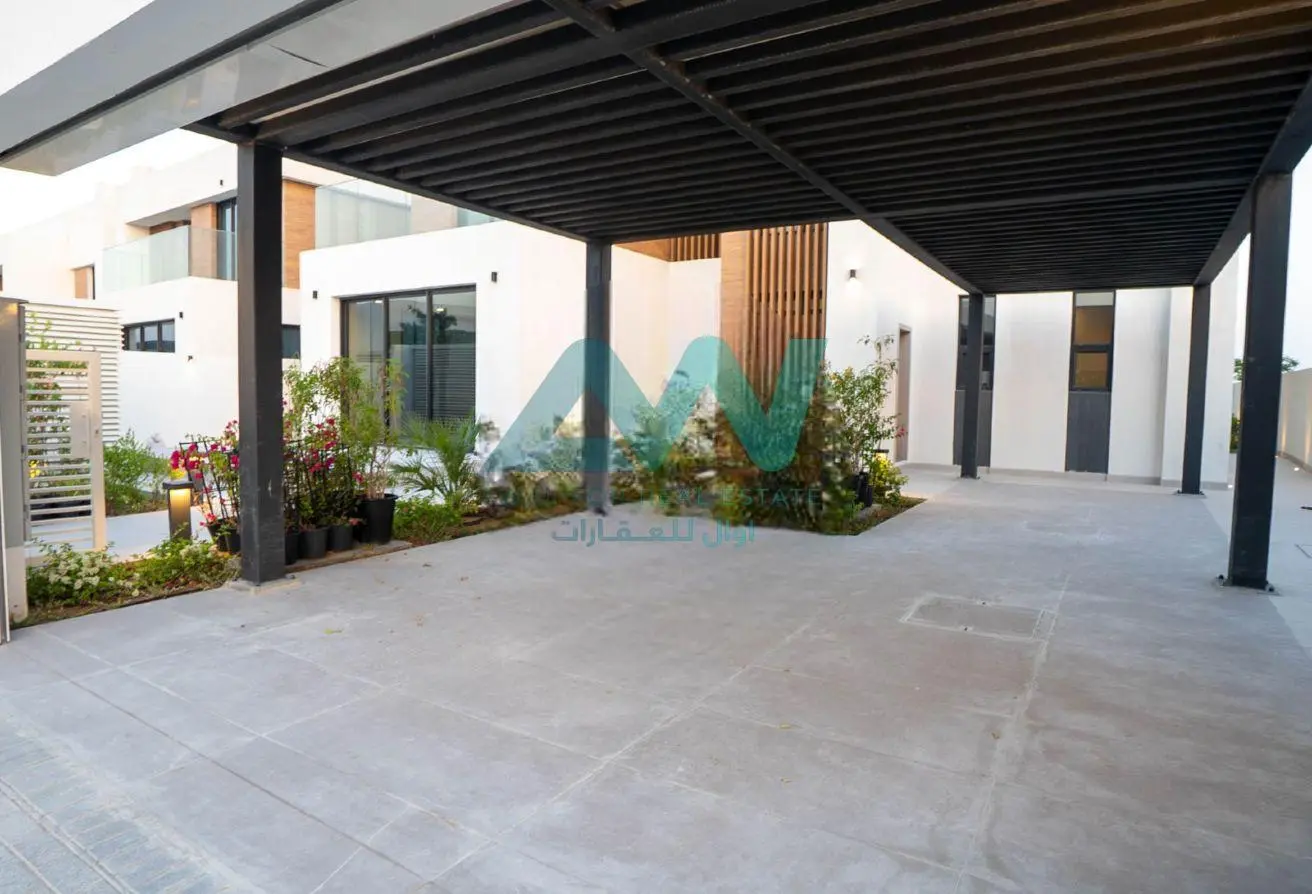 152815000 - Property Main Image