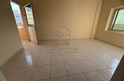 Apartment - 1 - 1 for rent in Al Qulayaa Building - Al Qulaya'ah - Al Sharq - Sharjah Apartment - 1 - 1 for rent in Al Qulayaa Building - Al Qulaya'ah - Al Sharq - Sharjah