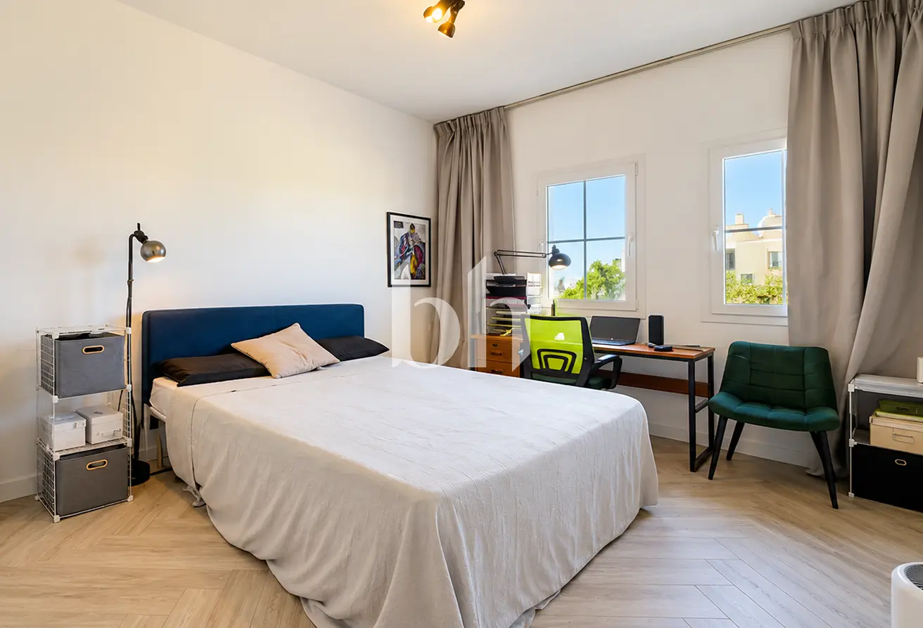 166043987 - Property Main Image