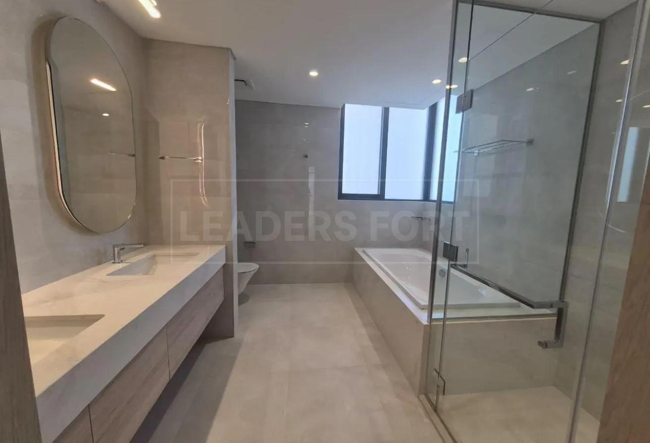 Exquisite 5BR Villa | Ultra-Private Single Row photo 6