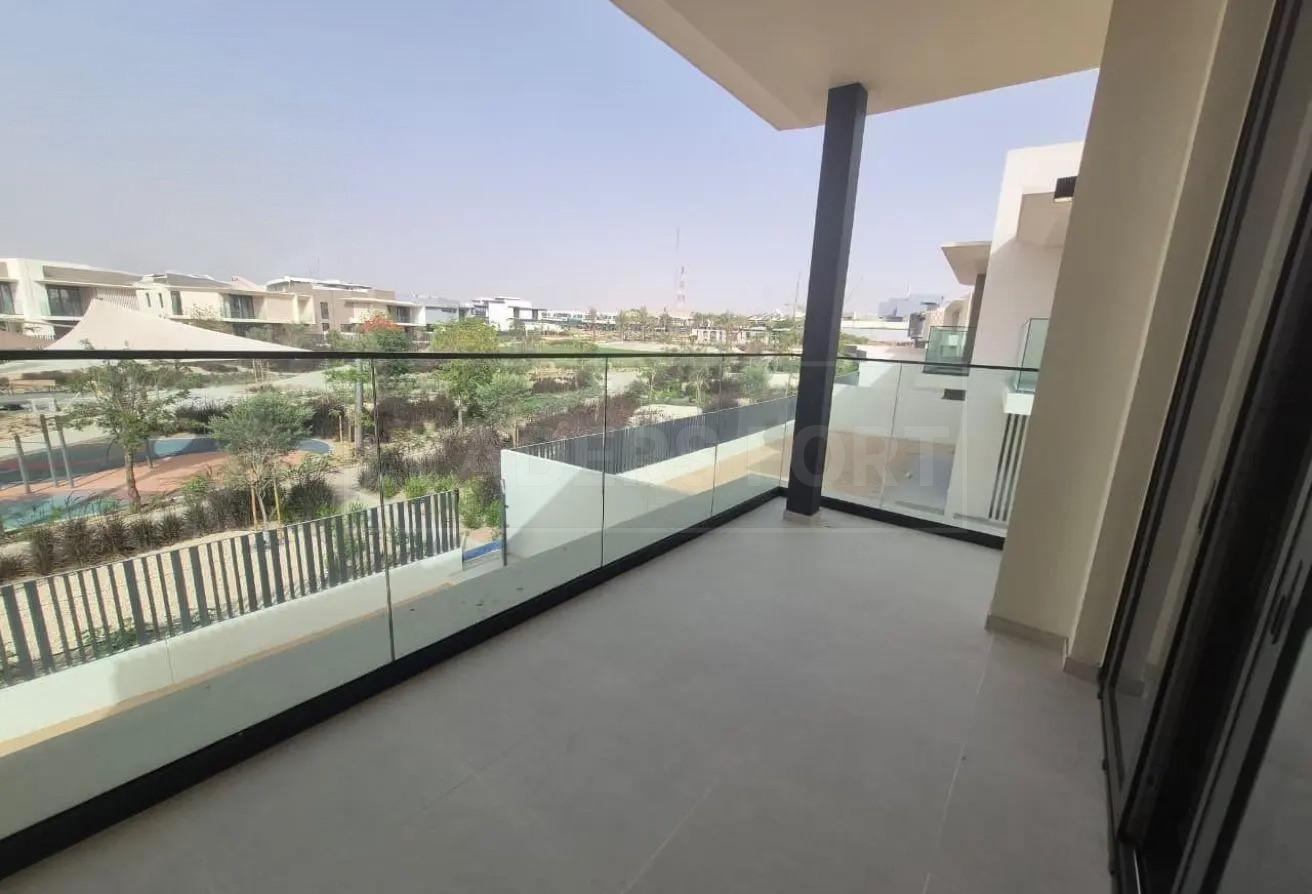 Exquisite 5BR Villa | Ultra-Private Single Row photo 5