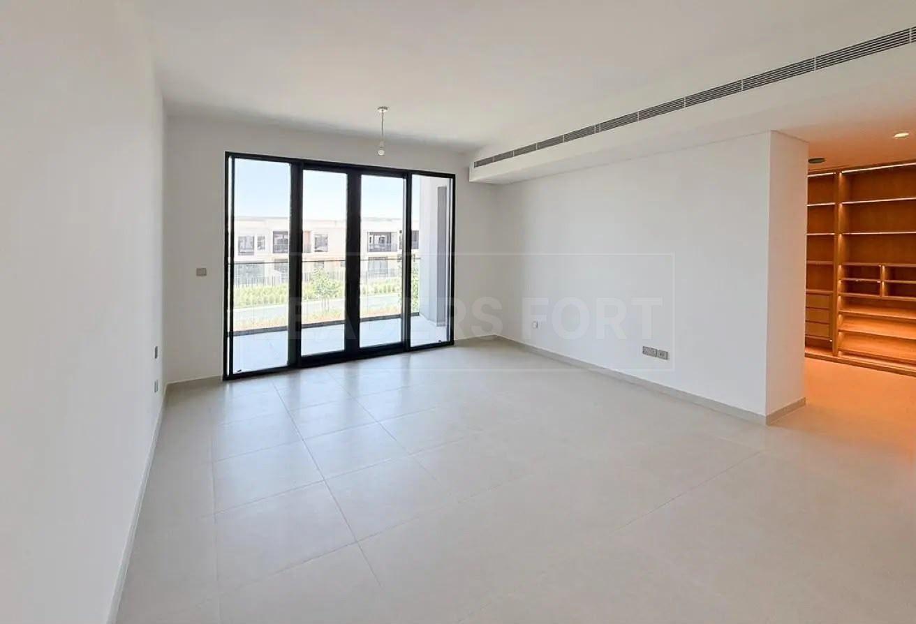 Exquisite 5BR Villa | Ultra-Private Single Row photo 4