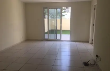 فيلا - 2 غرف نوم - 3 حمامات للايجار في الينابيع 3 - الينابيع - دبي