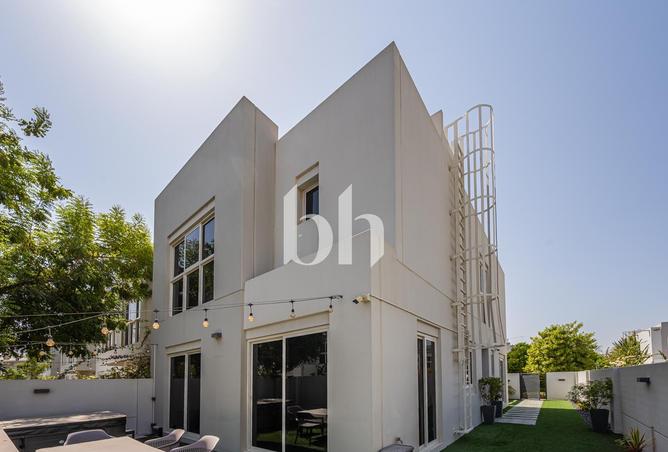 End Unit | Vacant on transfer | Close to Pool