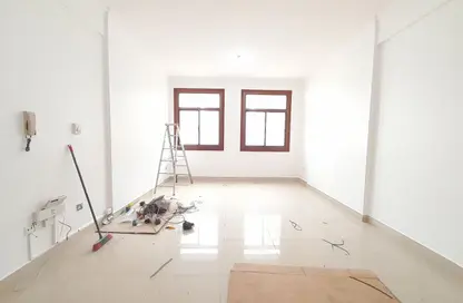 شقة - 2 غرف نوم - 2 حمامات للايجار في شارع المطار - أبوظبي