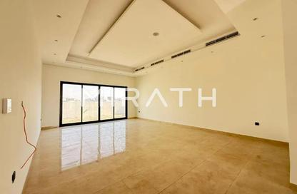 Villa - 5 Bedrooms - 6 Bathrooms for rent in International City Phase 2 - Al Warsan 4 - Al Warsan - Dubai