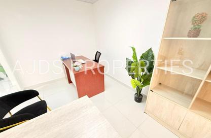 Office Space - Studio - 1 Bathroom for rent in Silver Home Building - Hor Al Anz - Deira - Dubai