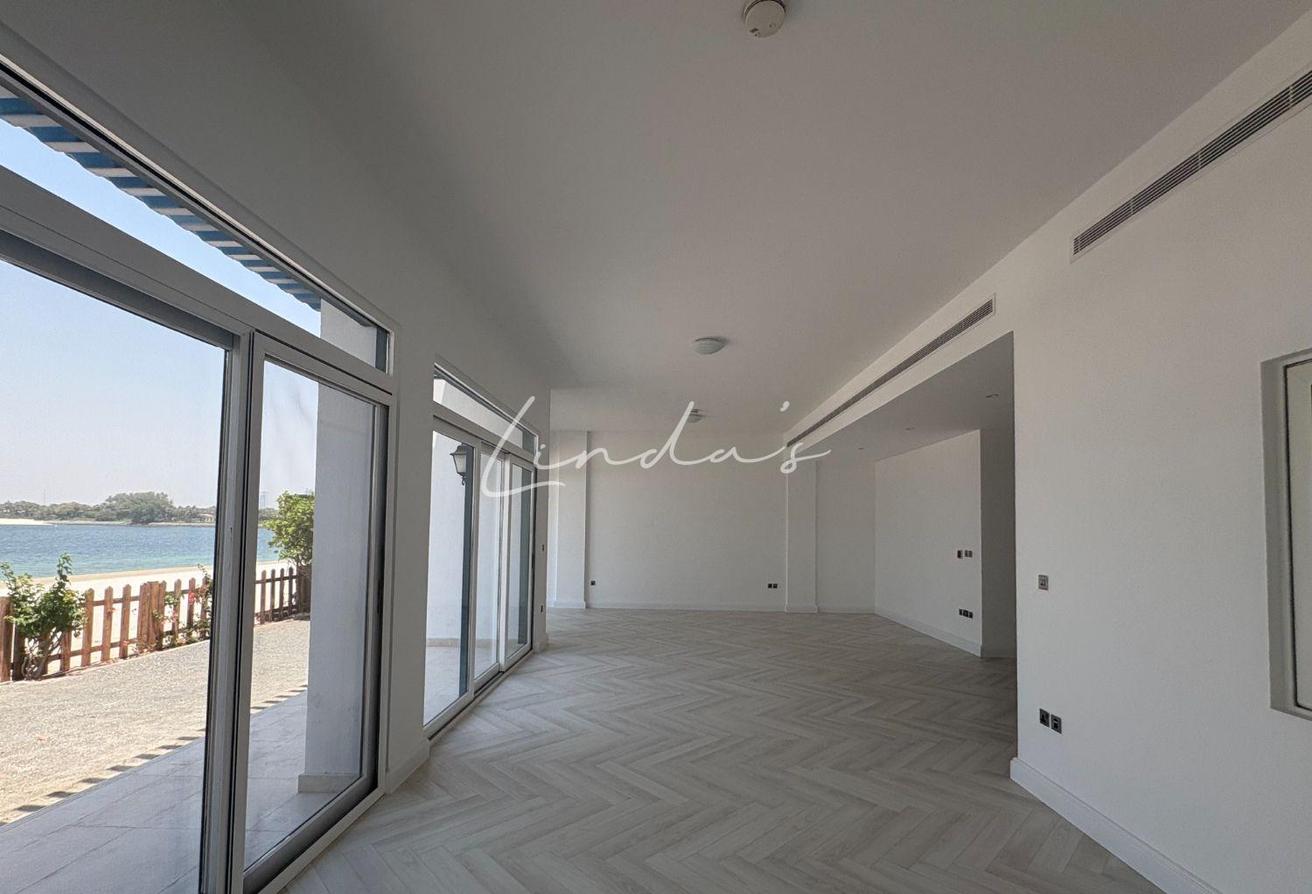 Vacant | Direct Beach Access |Sea View |Beachfront photo 8