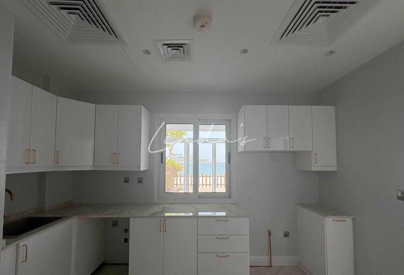 Vacant | Direct Beach Access |Sea View |Beachfront photo 14