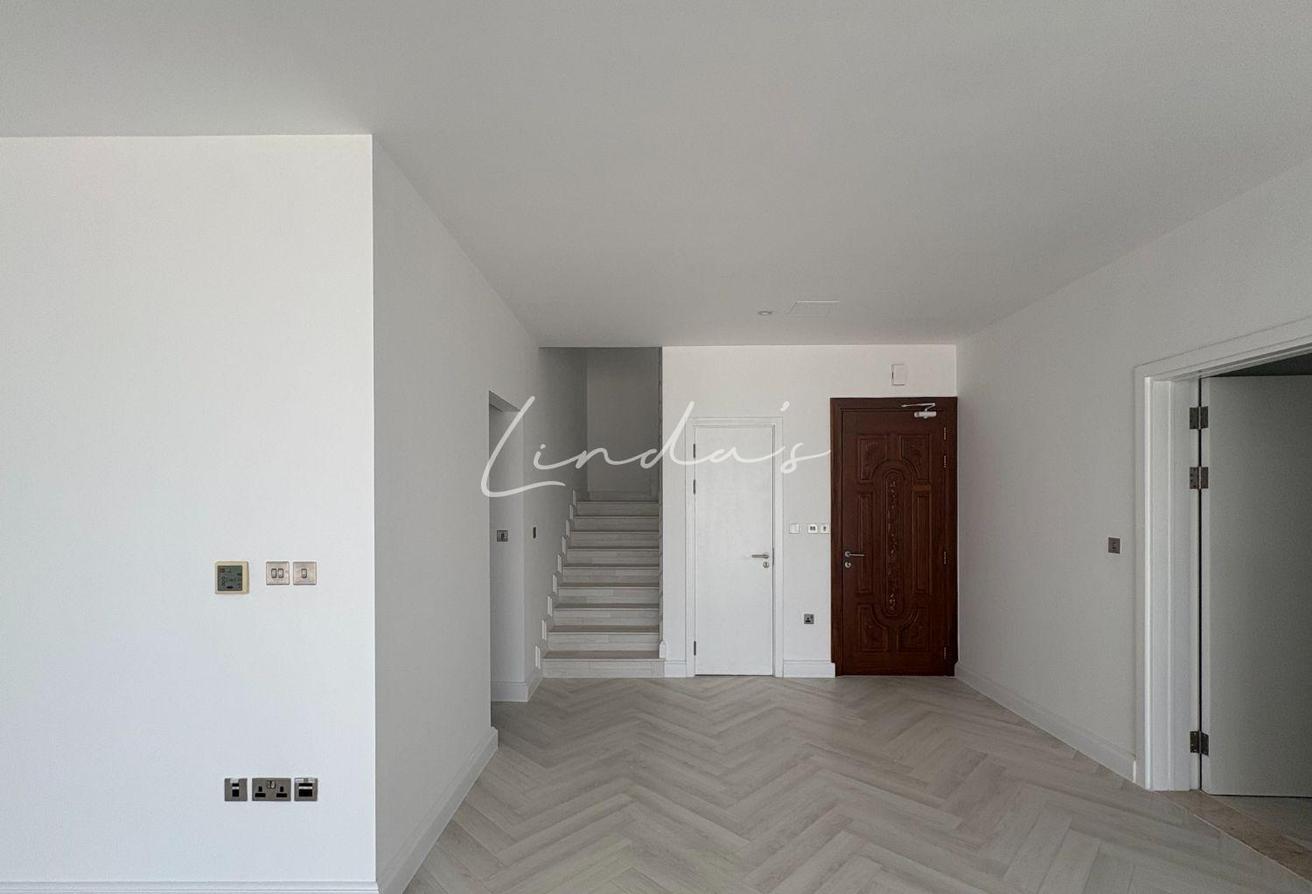 Vacant | Direct Beach Access |Sea View |Beachfront photo 9