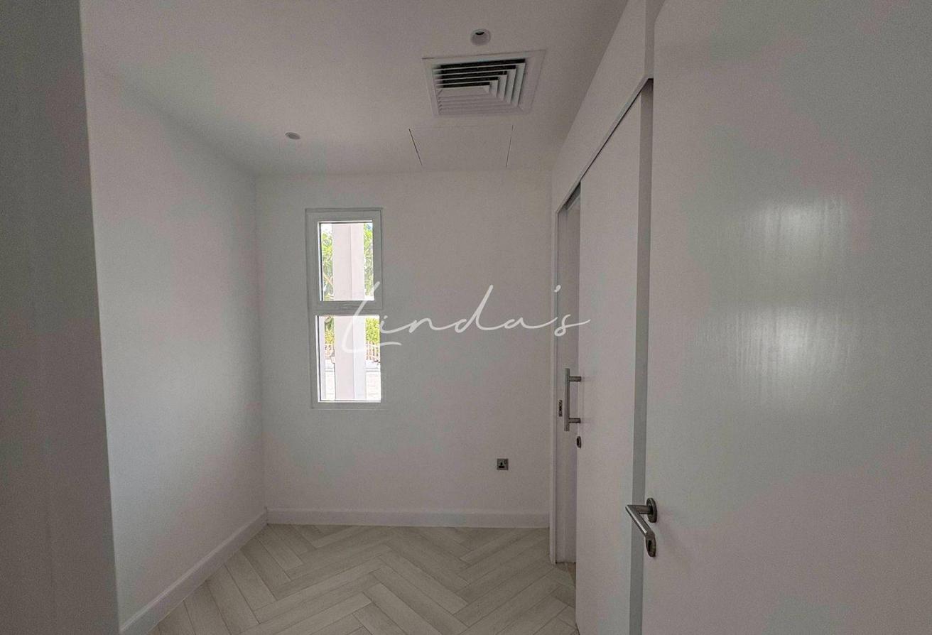 Vacant | Direct Beach Access |Sea View |Beachfront photo 13