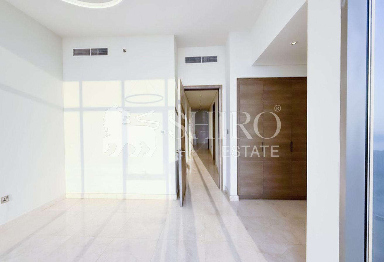 Sea and Skyline Views | Spacious | Vacant photo 15