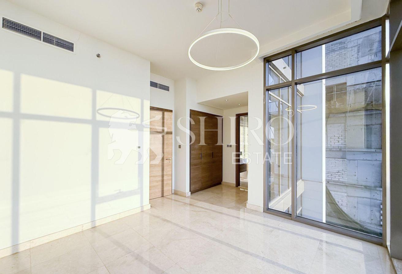 Sea and Skyline Views | Spacious | Vacant photo 12