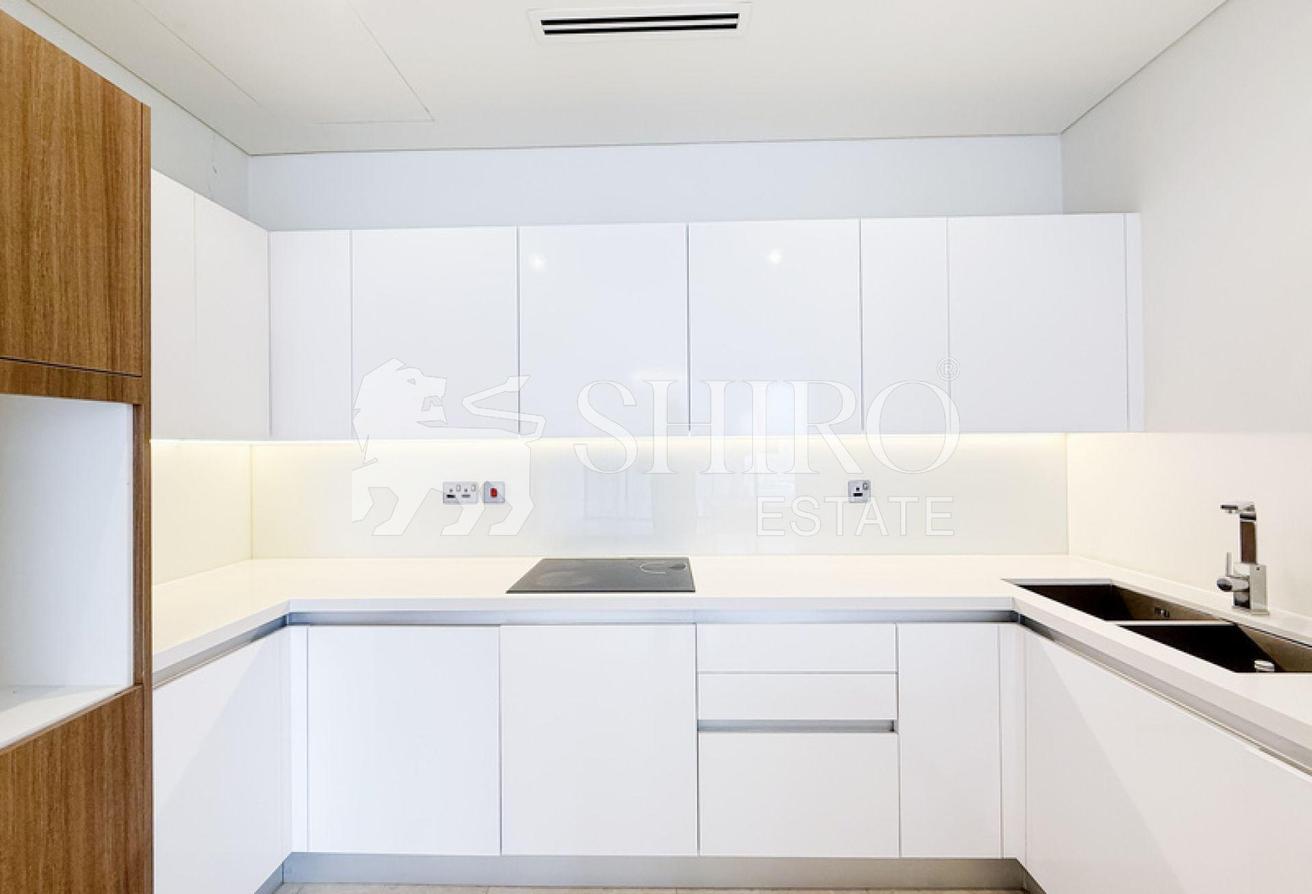 Sea and Skyline Views | Spacious | Vacant photo 17