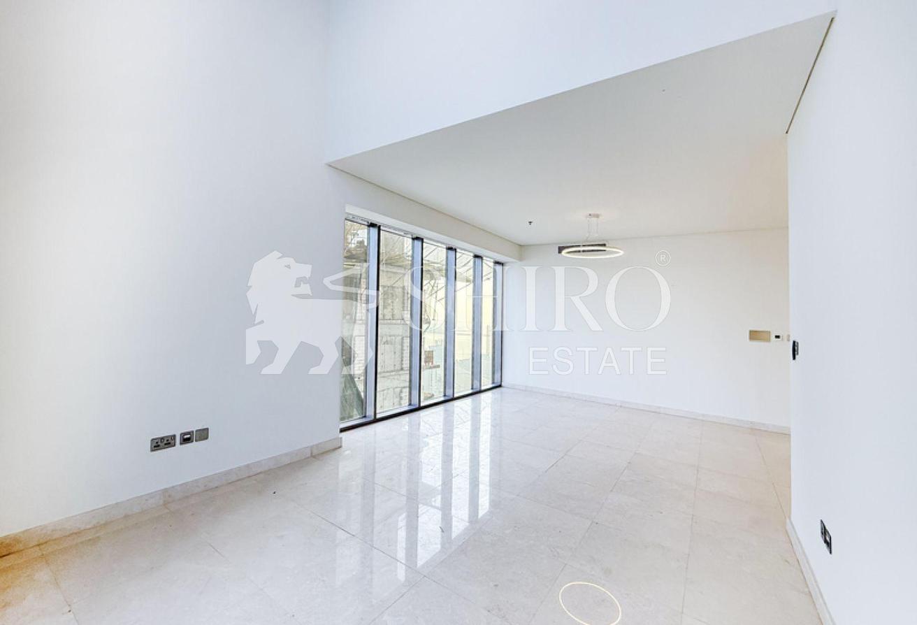 Sea and Skyline Views | Spacious | Vacant photo 7