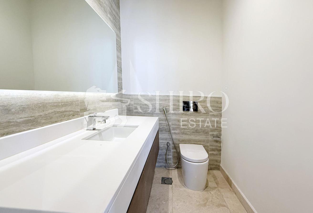 Sea and Skyline Views | Spacious | Vacant photo 19