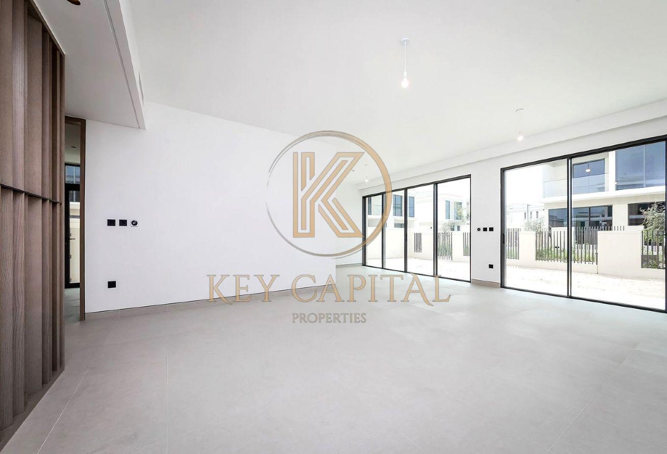 Well-maintained | Spacious Villa| View Now! photo 3