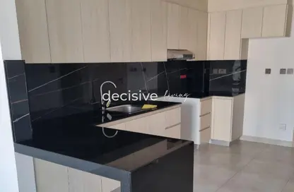 شقة - غرفة نوم - 2 حمامات للايجار في بن غاطي روز - منطقة 15 - قرية جميرا الدائرية - دبي