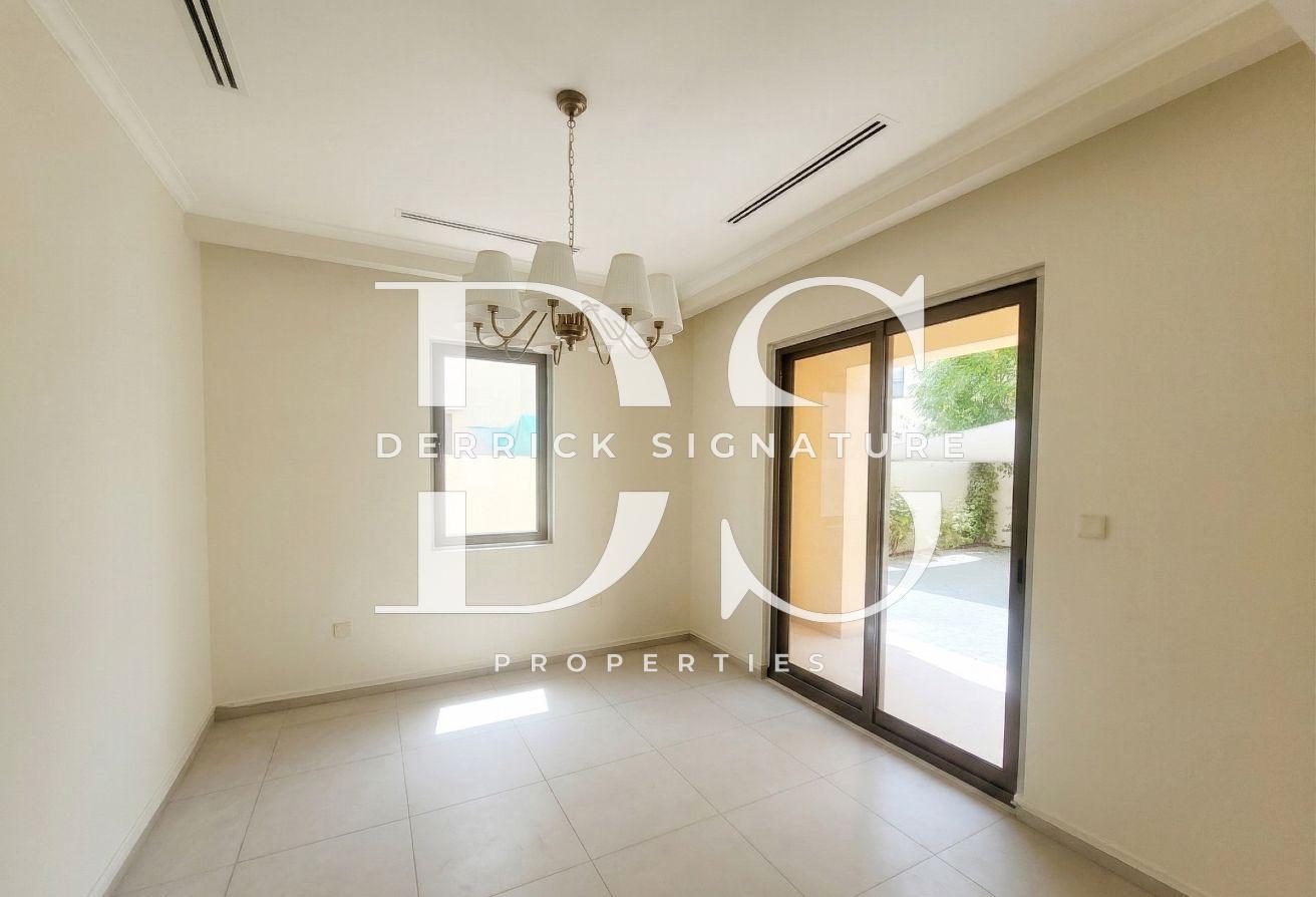 Spacious 5BR | Vacant Now | Fully Landscaped photo 3