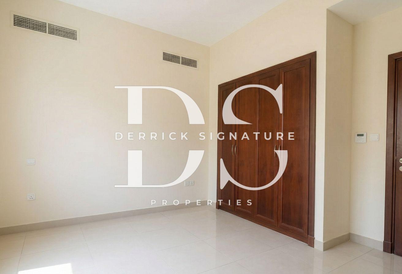 Spacious 5BR | Vacant Now | Fully Landscaped photo 11