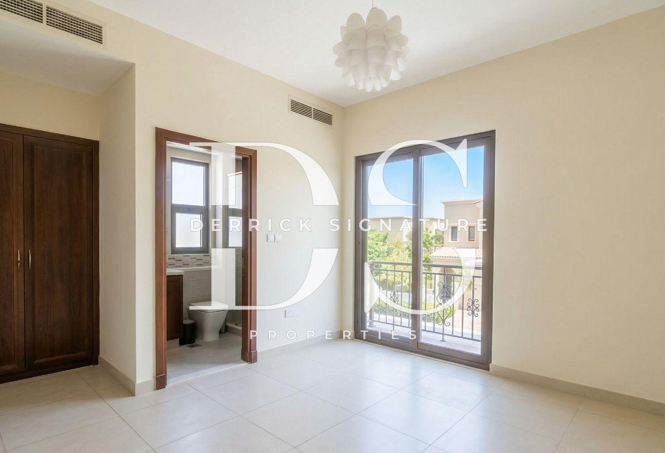 Spacious 5BR | Vacant Now | Fully Landscaped photo 8