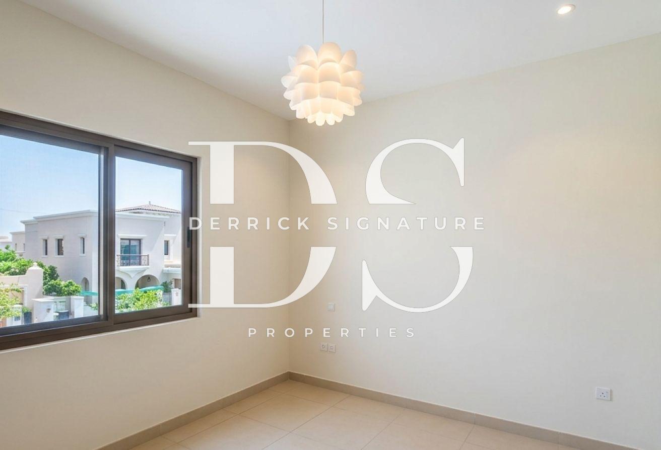 Spacious 5BR | Vacant Now | Fully Landscaped photo 4
