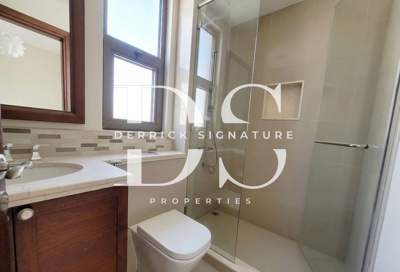 Spacious 5BR | Vacant Now | Fully Landscaped photo 5