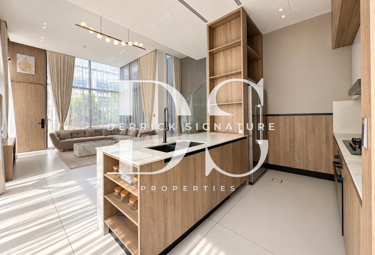 4BR Townhouse | Private Rooftop Pool | Furnished photo 7
