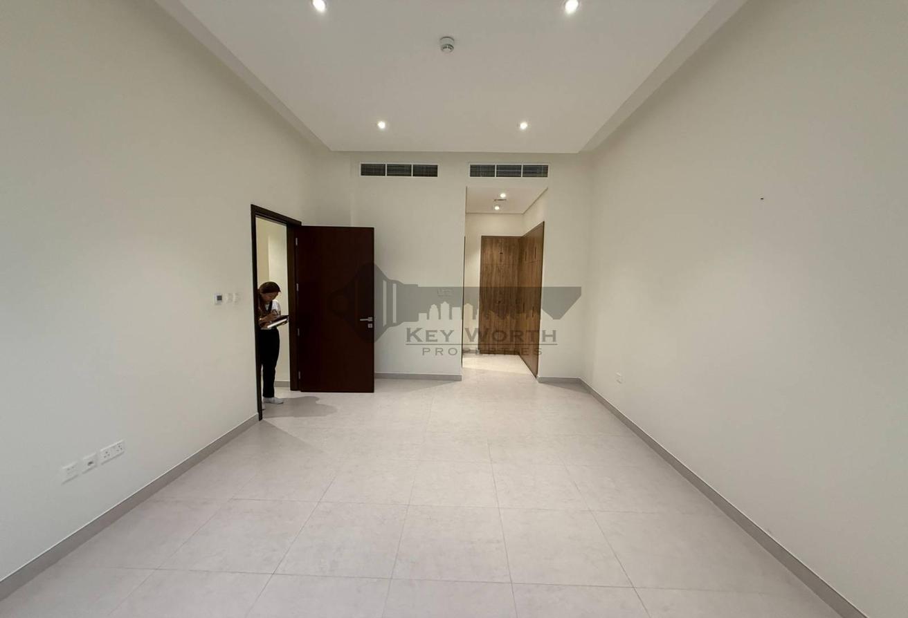 Prime Location Ready To Move 4BHK Villa With Maid Room photo 17