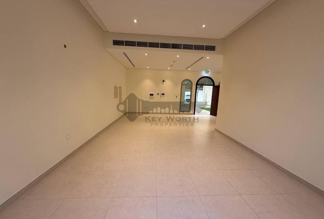 94022362 - Property Image 3