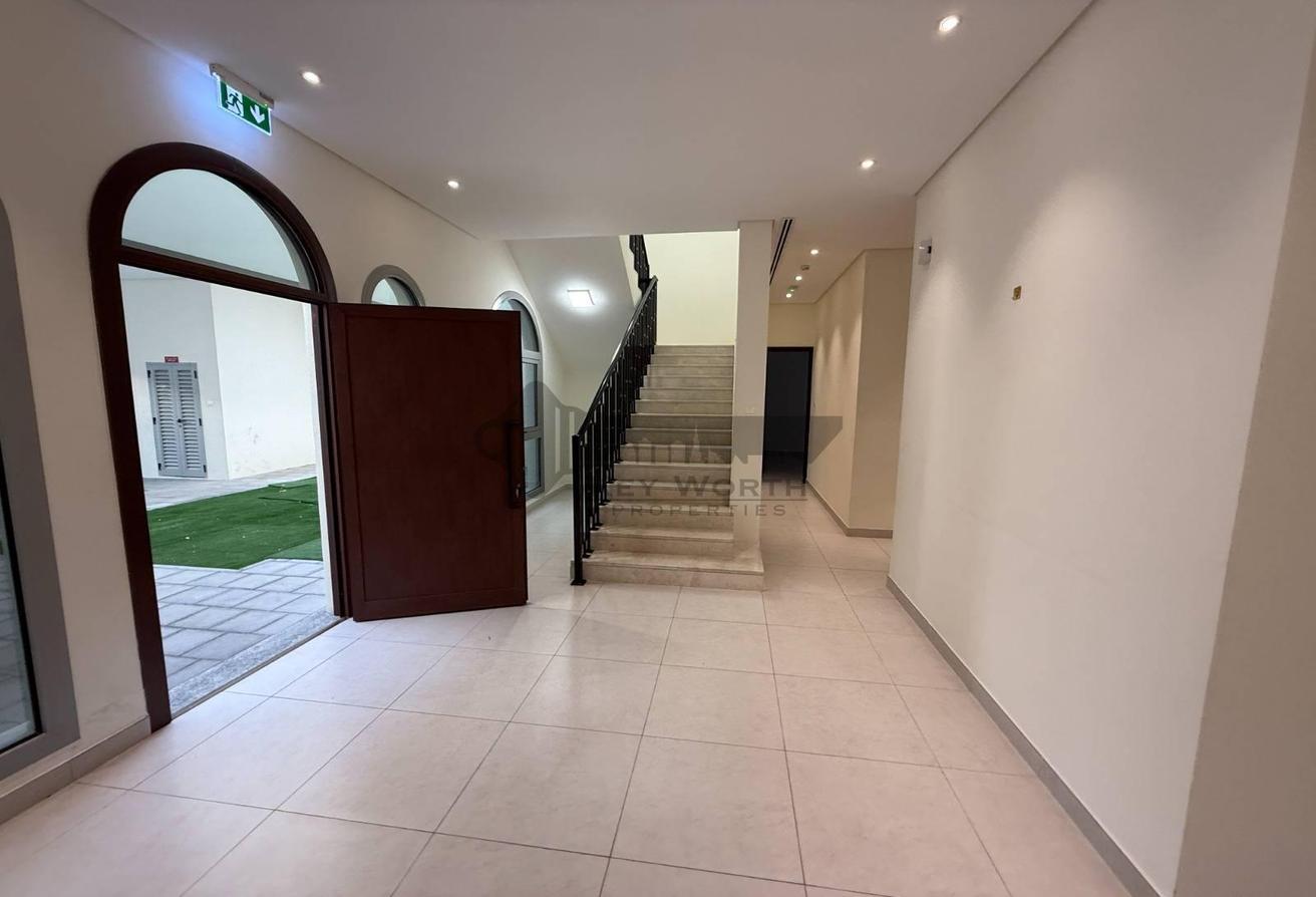 Prime Location Ready To Move 4BHK Villa With Maid Room photo 6