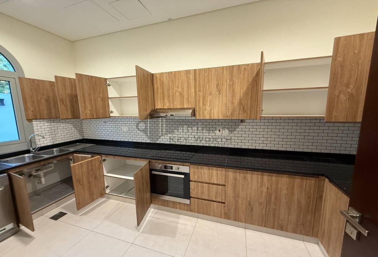 Prime Location Ready To Move 4BHK Villa With Maid Room photo 4