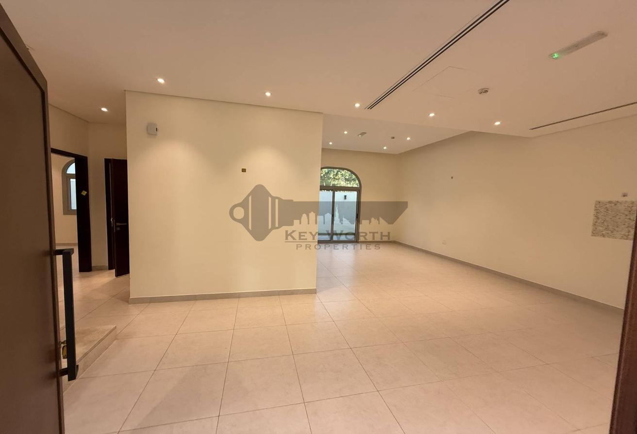 Prime Location Ready To Move 4BHK Villa With Maid Room photo 3