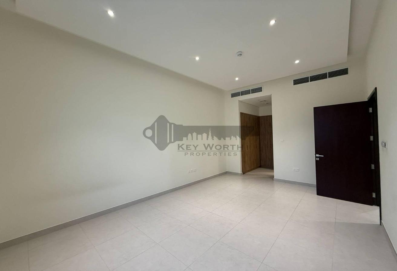 Prime Location Ready To Move 4BHK Villa With Maid Room photo 9