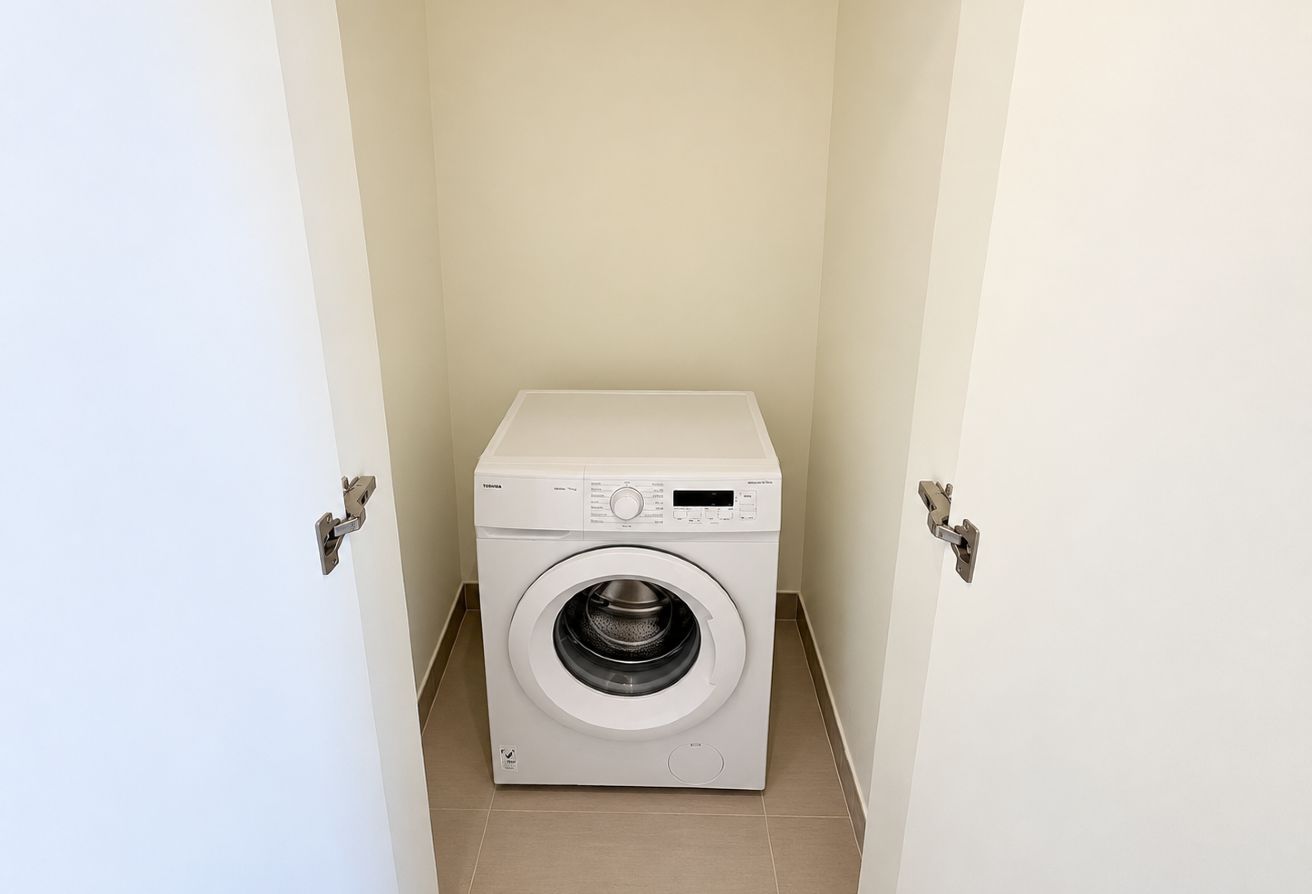 2 bedroom apartment in The Mayfair, Town Square: 11