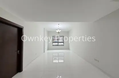 شقة - غرفة نوم - 2 حمامات للايجار في الطوب - منخول - بر دبي - دبي