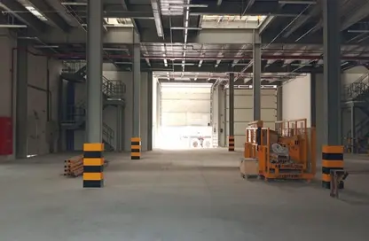 Warehouse - Studio - 4 Bathrooms for rent in Al Warsan 1 - Al Warsan - Dubai