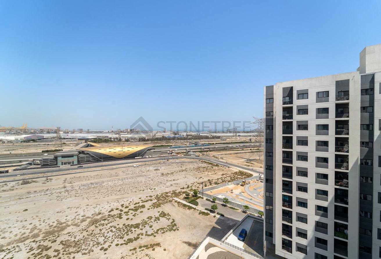 12 CHEQUES | Next to Metro and Festival Plaza photo 18