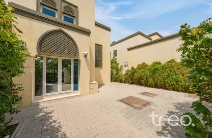 Villa - 3 Bedrooms - 4 Bathrooms for rent in District 6 - Jumeirah Park - Dubai