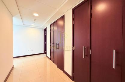 Apartment - 4 Bedrooms - 5 Bathrooms for rent in Landmark Tower - Corniche Road - Abu Dhabi