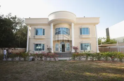 Villa - 5 Bedrooms - 5 Bathrooms for rent in Umm Al Sheif - Dubai