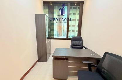 Business Centre - Studio - 4 Bathrooms for rent in Dar Al Salam Building - Corniche Road - Abu Dhabi