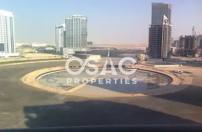 شقة - غرفة نوم - 2 حمامات للايجار في تفريعة القنال 1 - أبراج الجولف - مدينة دبي الرياضية - دبي